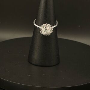Elegant Silver Floral Ring